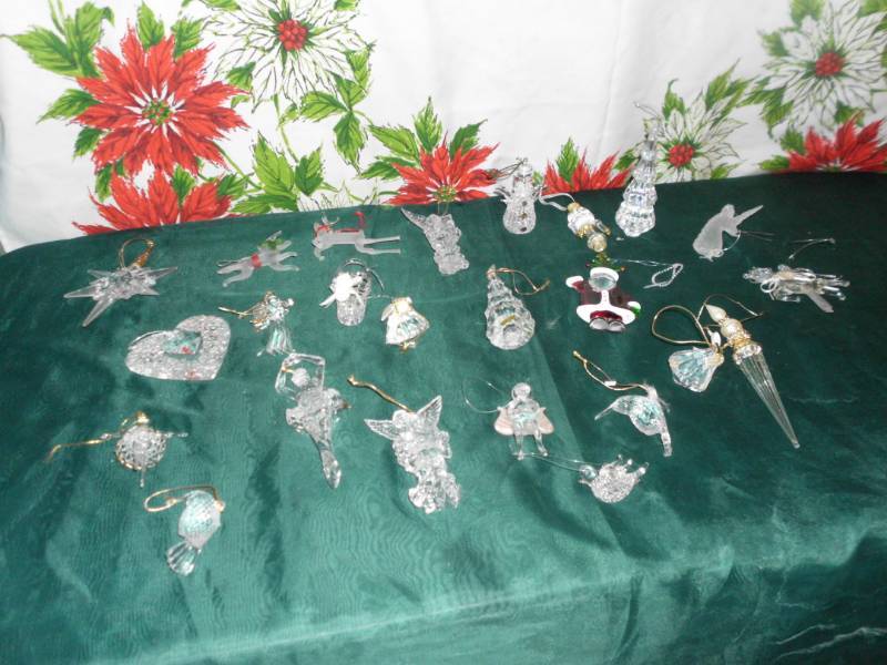 lot 286 image: GLASS ORNAMENTS