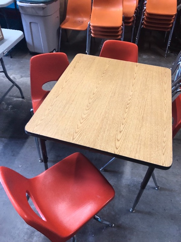 lot 602 image: TABLE W CHAIRS
