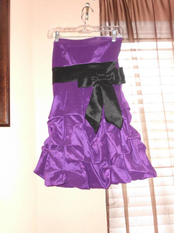lot 291 image: FORMAL DRESS