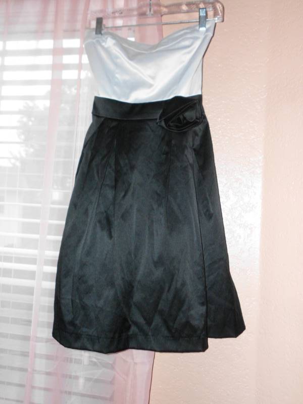 lot 292 image: FORMAL DRESS