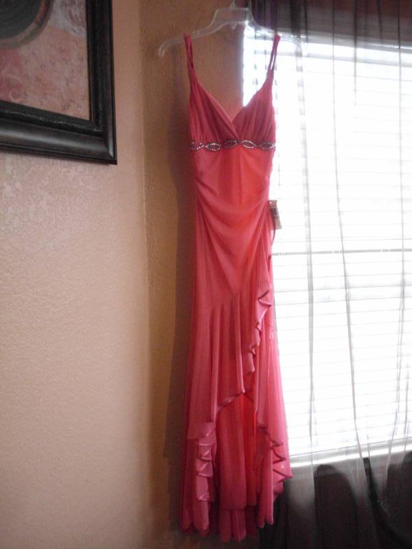 lot 295 image: PROM DRESS