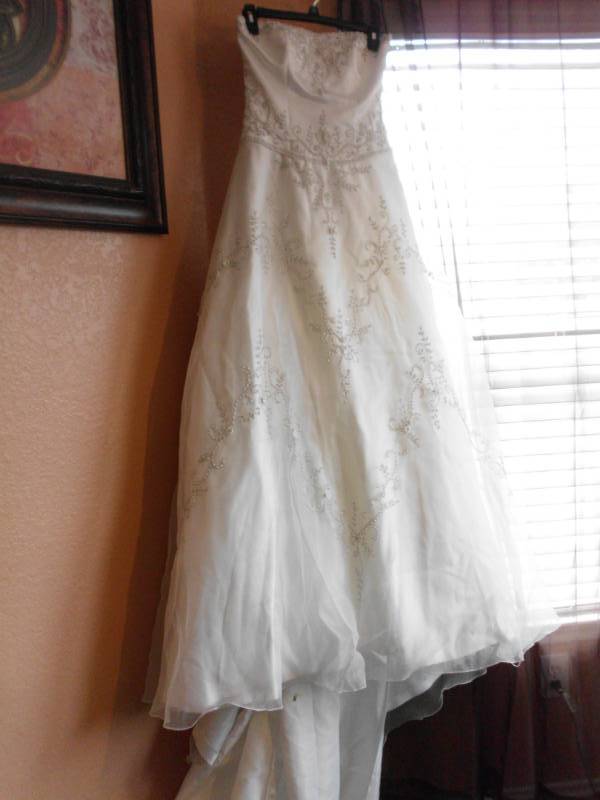 lot 296 image: BRIDAL DRESS