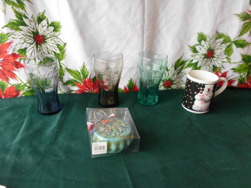 lot 571 image: COCA COLA DRINKING GLASSES