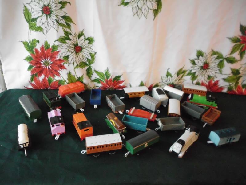 lot 579 image: GUILANE THOMAS TRAIN
