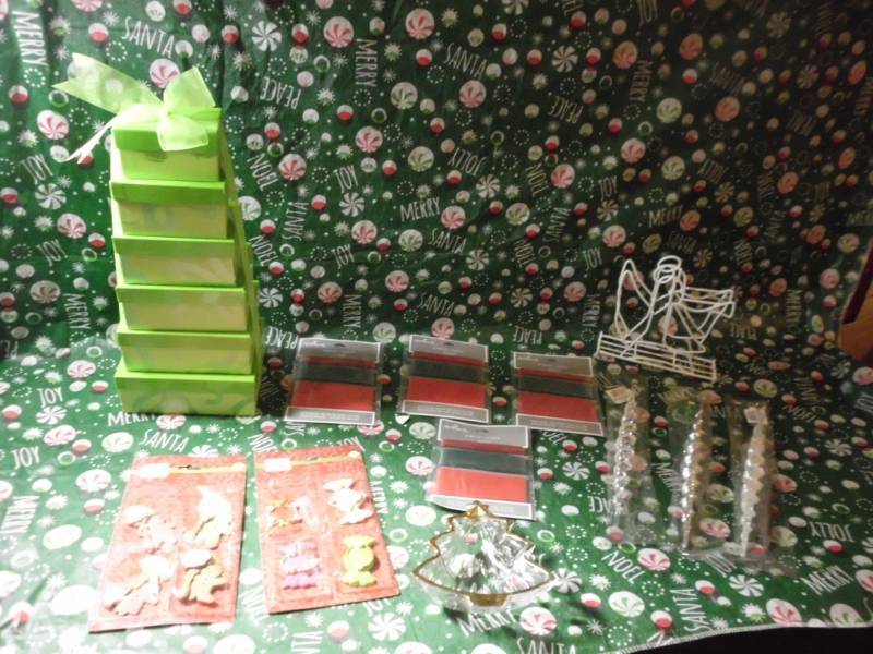 lot 588 image: MISC CHRISTMAS ITEMS