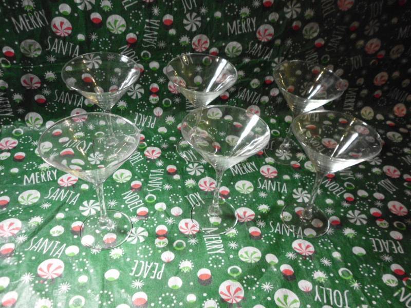 lot 590 image: MARTINI GLASSES