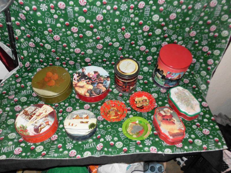 lot 610 image: VINTAGE TINS