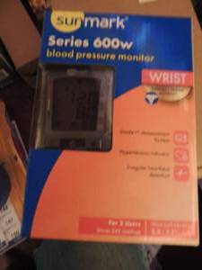 lot 72 image: SUNMARK SERIES 600W BLOOD PRESSURE MONITOR  - NIP