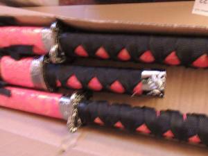 lot 122 image: 3 piece Samari  sword set with stand  NEW