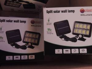 lot 60 image: SPLIT SOLAR LIGHT W REMOTE - NEW