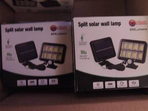 lot 88 image: SPLIT SOLAR LIGHT W REMOTE - NEW