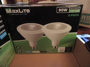 lot 152 image: MAXLITE  .90W ( 13W LED)  FLOODLIGHTS  QTY 2 IN PKG  NEW