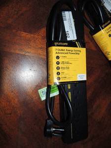 lot 102 image: PLUGLOAD - 7 OUTLET STRIP W USB  NEW