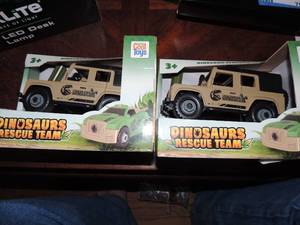lot 128 image: DINOSAUR RESCUE  JEEP  TOYS - NEW   QTY 2   JUST IN TIME FOR CHRISTMAS