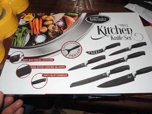 lot 134 image: 7 PIECE KITCHEN KNIFE SET  NEW IN PKG