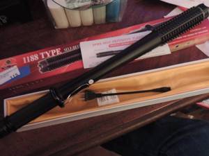 lot 115 image: KENTUCKEY  SUPPLY  MODEL 1188, Rechargeable 19 baton style stun gun and light   5.4M VOLT  NEW
