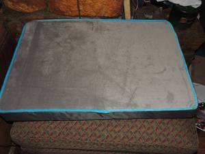 lot 176 image: PET BED CUSHION   - NEW IN BOX