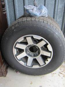 lot 9 image: 2 tires size 26570R17