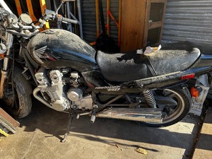 lot 1 image: HONDA NIGHTHAWK 750 - HAS BEEN SITTING  IN STORAGE , THE FACILITY WILL ASSIT IN RETREIVING TITLE TRANSFERS