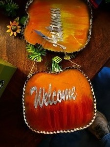 lot 183 image: Tin framed pumpkin dcor  WELCOME  & AUTUMN     NEW