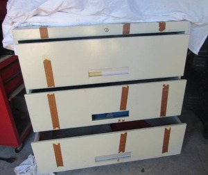 lot 80 image: LARGE 3 DRAWER FILING CABINET