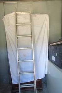 lot 42 image: 15 ALUMINUM EXTENSION LADDER