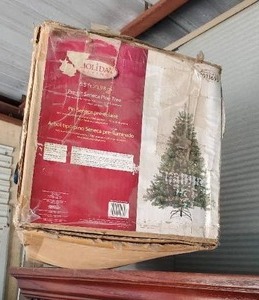 lot 150 image: CHRISTMAS TREE 6 FLOCKED