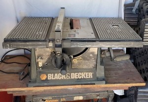lot 20 image: BLACK AND DECKER TABLE SAW TS750