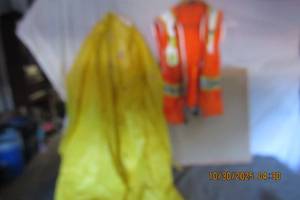 lot 177 image: RUBBER RAINJACKET AND REFLECTIVE WORK VEST SIZE LARGE