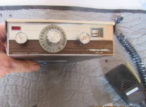 lot 122 image: REALISTIC TRC24 TRANSCIEVER CB RADIO