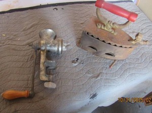 lot 91 image: ANTIQUE IRON AND VINTAGE MEAT GRINDER