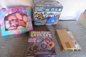 lot 98 image: MAXX EXPLORERROCK TUMBLER KIT AND GALAXY ROCK ART