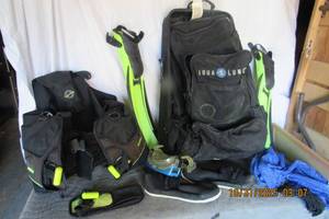 lot 124 image: AQUA LUNG DIVING GEAR