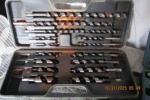 lot 58 image: LARGE DRILL BIT SET IN CASE