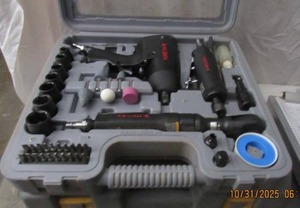 lot 43 image: HUSKY PNEUMATIC TOOLS- 38 RAYCHET, 12 IMPACT WRENCH IN CASE
