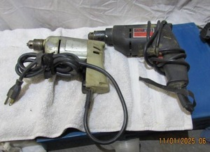 lot 66 image: SKIL 38 DRILL 6225 AND VINTAGE DRILL