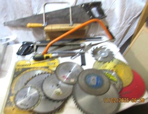 lot 72 image: SAWS AND SAW BLADES VARIOUS