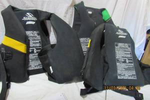 lot 125 image: STERNS WETSPORTS VEST