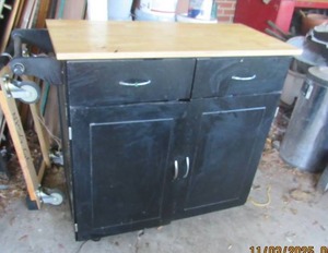lot 129 image: KITCHEN ISLAND ROLLING BAR