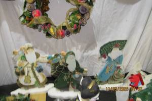 lot 157 image: CHRISTMAS DECORATIONS-