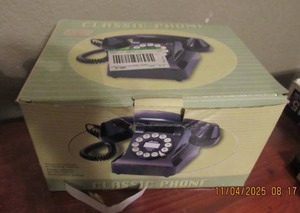 lot 22 image: CLASSIC PHONE- STILL IN BOX