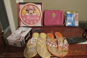 lot 116 image: womens sandals , pedicure items, and purse