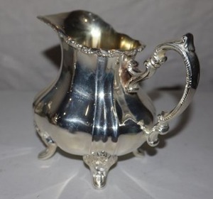 lot 5 image: Silver Plate sugar bowl. 7w x 7h. FRCA 400. 1 lb. 8.75 oz.