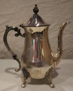 lot 4 image: Leonard Silver Plate Pitcher. 9w x 10h. Lid hinge needs glued. Weight 2lb. 3.40 oz.