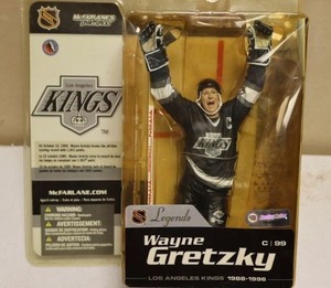 lot 33 image: L.A. Kings Wayne Gretzky figurine still in packaging