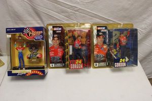 lot 84 image: Jeff Gordon figurines still in packaging - 3 total