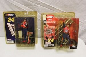 lot 85 image: Jeff Gordon figurines still in packaging - 4 total
