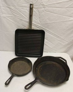 lot 140 image: Cast irons skillets, stove top griddle