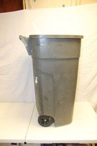 lot 223 image: Rolling trash bin