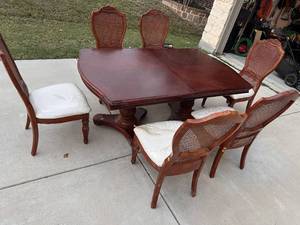 lot 237 image: Newly added....Dining room 72 oak table and chair set